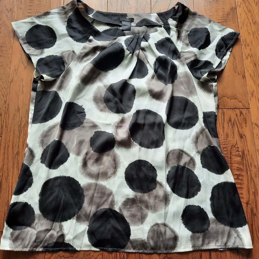 Ann Taylor Black, White and Tan Silky Top Size 12